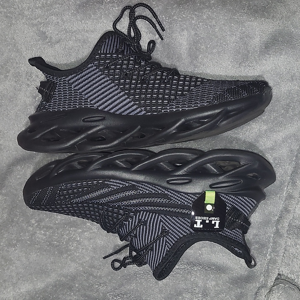 Shoes - Picture 2 of 6